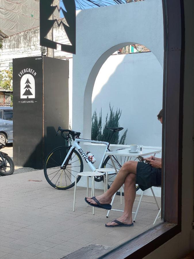 מלון Evergreen Cafe And צ'יאנג מאי